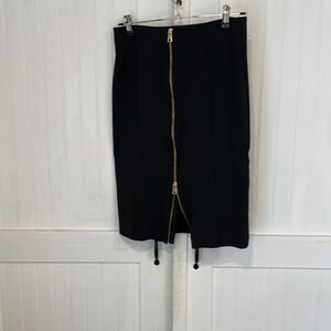 Black Banana Republic pencil skirt, sexy, and sophisticated size 6